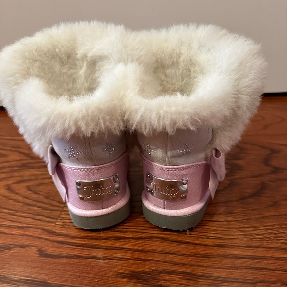 Juicy Couture furry boots lavender color size 7 toddler - Picture 3 of 3